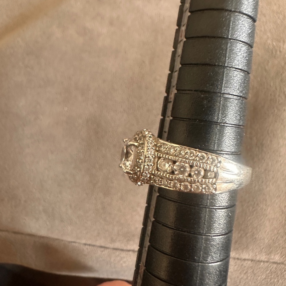 Elegant Silver CZ Woman’s Ring Perfect Travel or Vacation Size 6 Low Setting - Picture 8 of 12